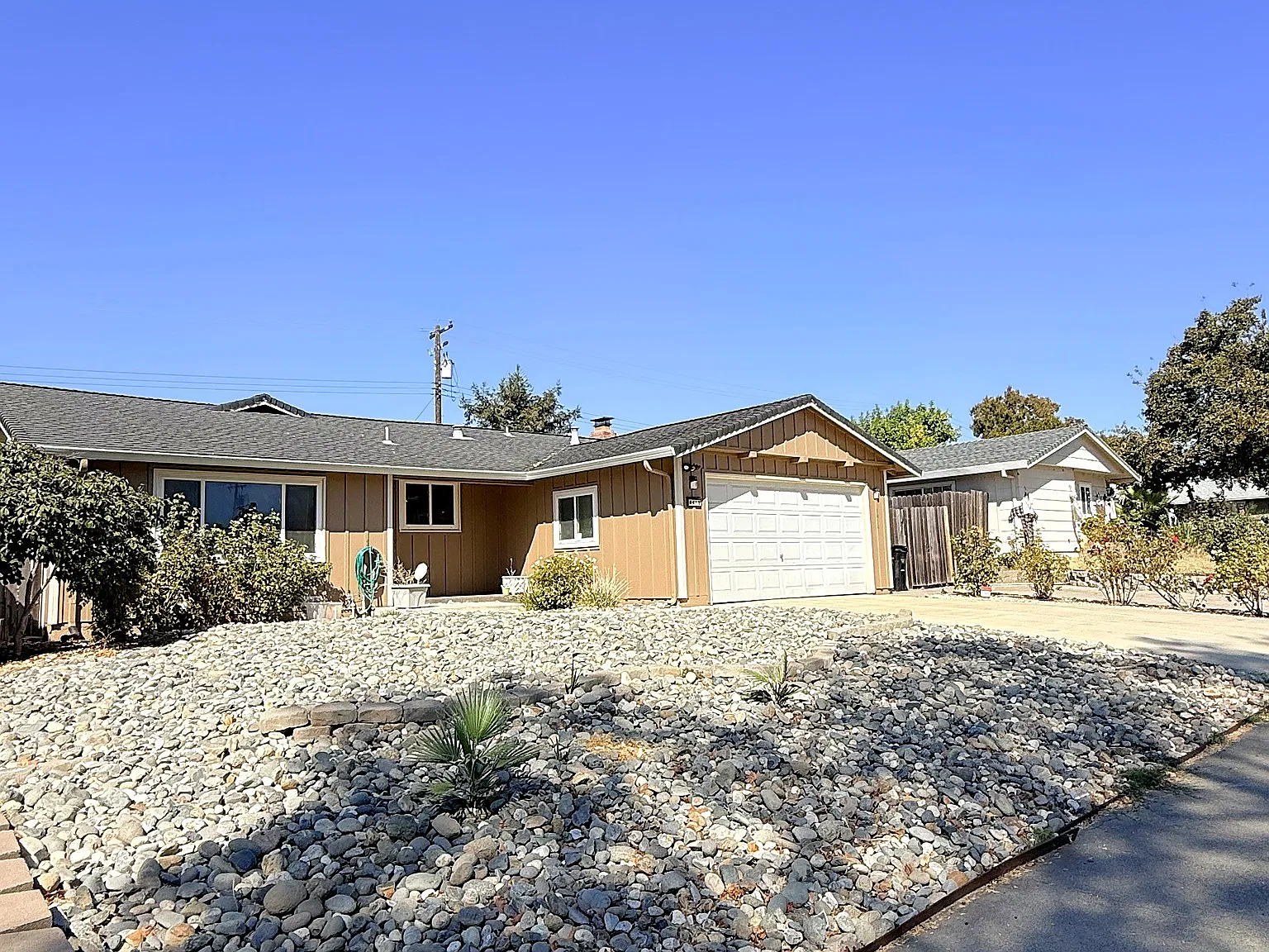 3 bed, 1369 sqft, $2,650 — Photo 2