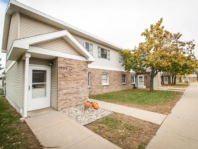 Hickory Drive and Pinecrest Apartments — Photo 82