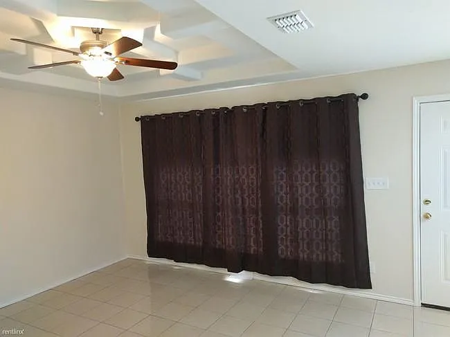 2810 Melanie Dr — Photo 3