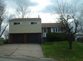 4946 Hialeah Dr, Pittsburgh, PA 15239