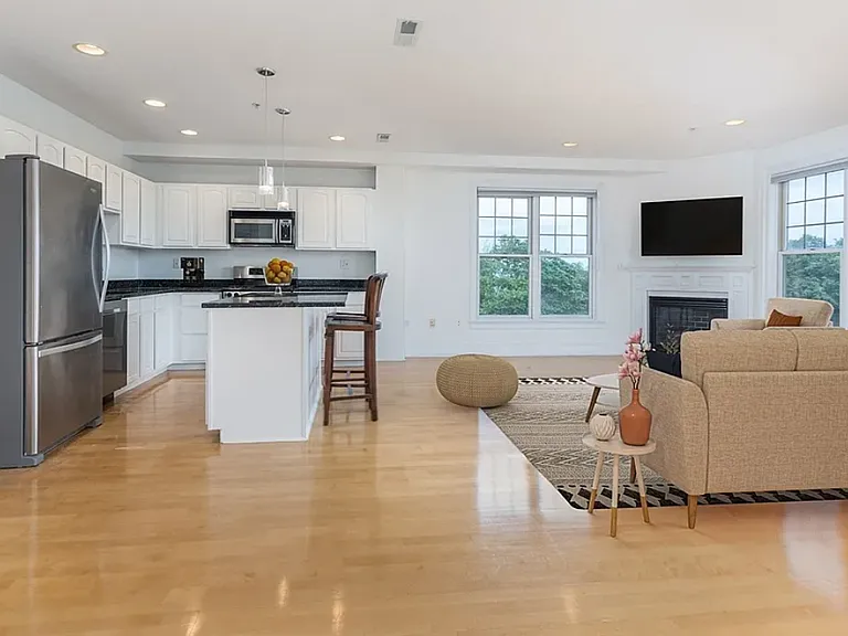 1306 Columbia Rd #5A — Photo 3