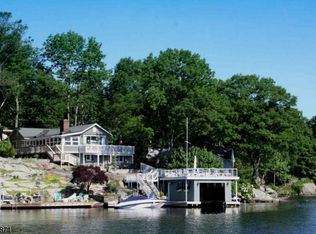 9A Wildwood Shores Dr, Hopatcong, NJ 07843