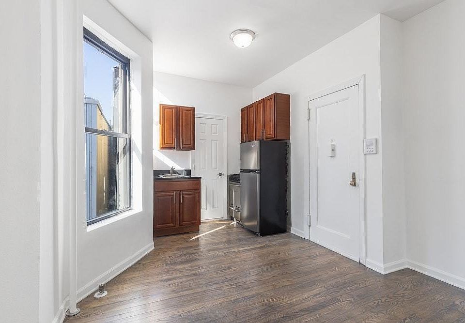 2nd image of 170 Thompson St #14F