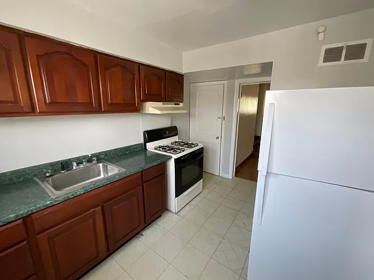818 Vienna Ave #818 — Photo 6