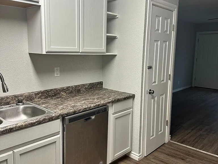 1713 NW Irwin Ave — Photo 6