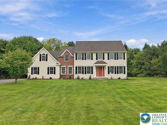 3rd image of 4 Schoolhouse Ln