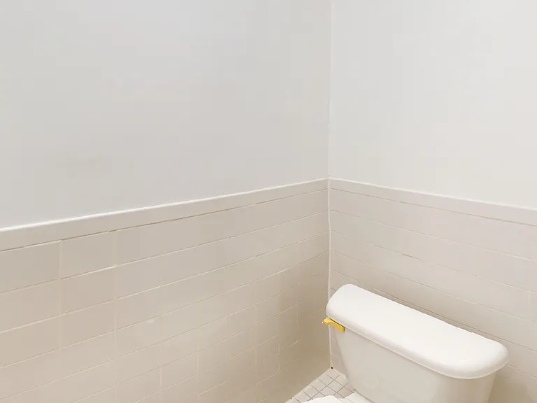 220 E 89th St #15 — Photo 11
