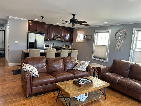 13.5 Merrimac St Unit 1, Amesbury, MA 01913