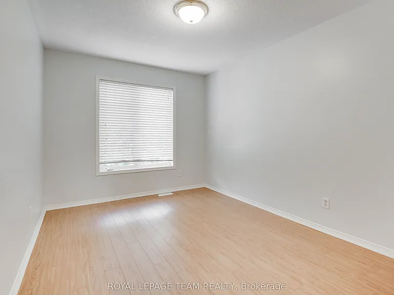 33 Scampton Dr — Photo 20