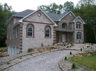 16 Lourdes Ct, Andover, NJ 07821