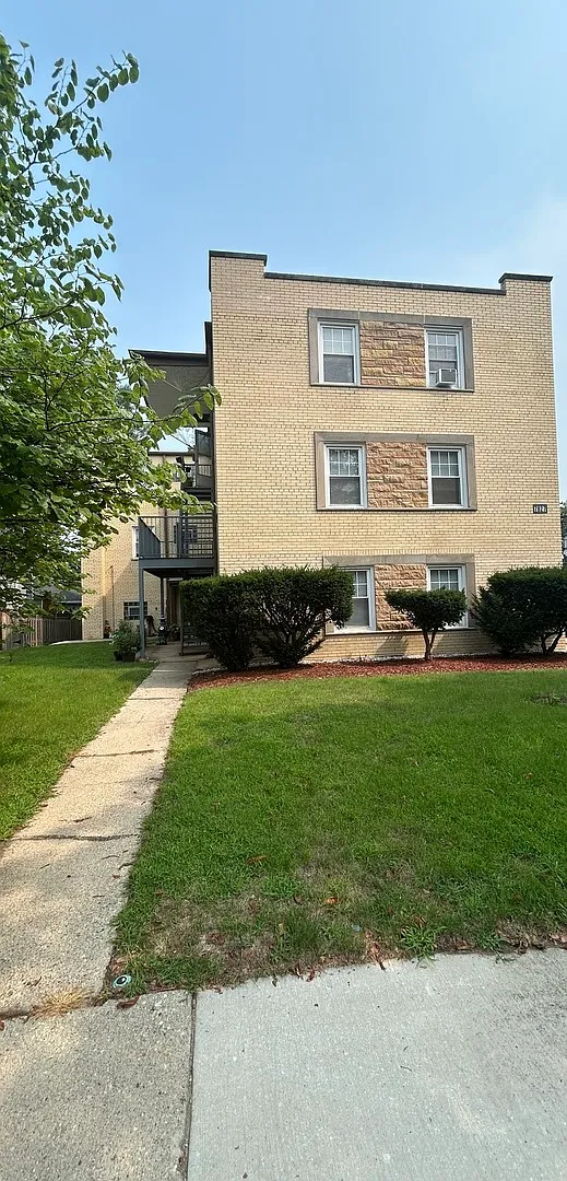2 bed, 900 sqft, $2,000 — Photo 2