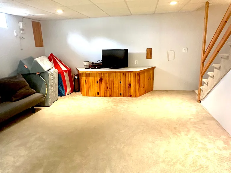 28 Evergreen Ave #28 — Photo 12
