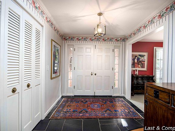 3rd image of 2435 Glen Echo Dr SE