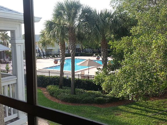 4th image of 109 Seahorse Dr SE #C