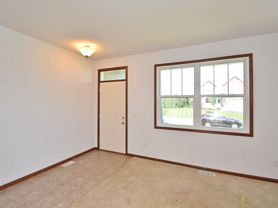 Spacious entryway
