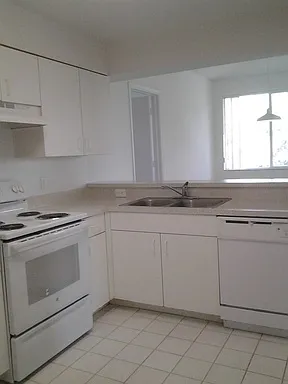 The Mirage Apartments — Photo 16