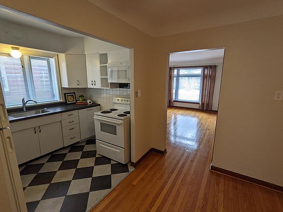 3rd image of 5224 Jamieson Ave Floor 1
