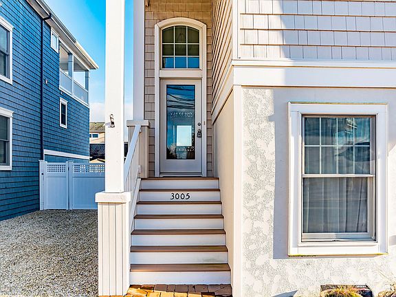3rd image of 3005 Beach Ave