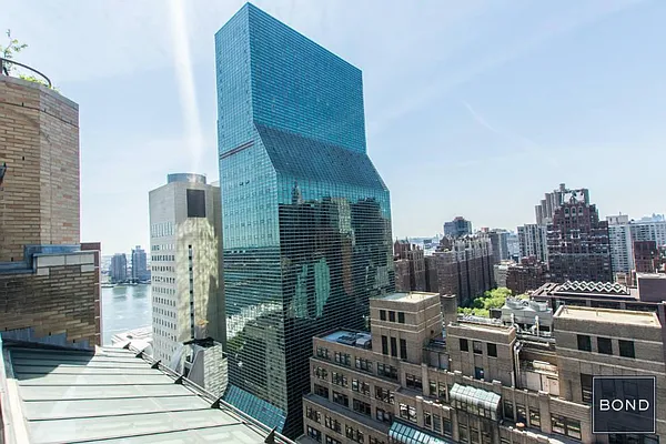 Sold by Bond New York | media 19