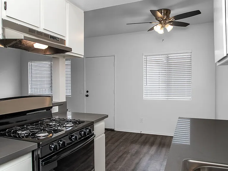 520 W. Wilson — Photo 24