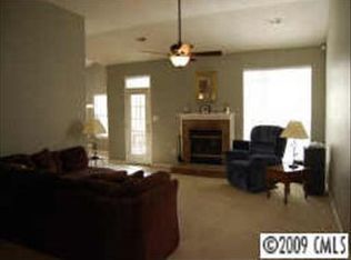 6008 Carriage Oaks Dr, Charlotte, NC 28262