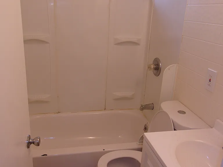 1041 Niagara Rd — Photo 7