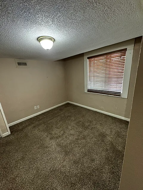 2 bed, 900 sqft, $1,600 — Photo 3