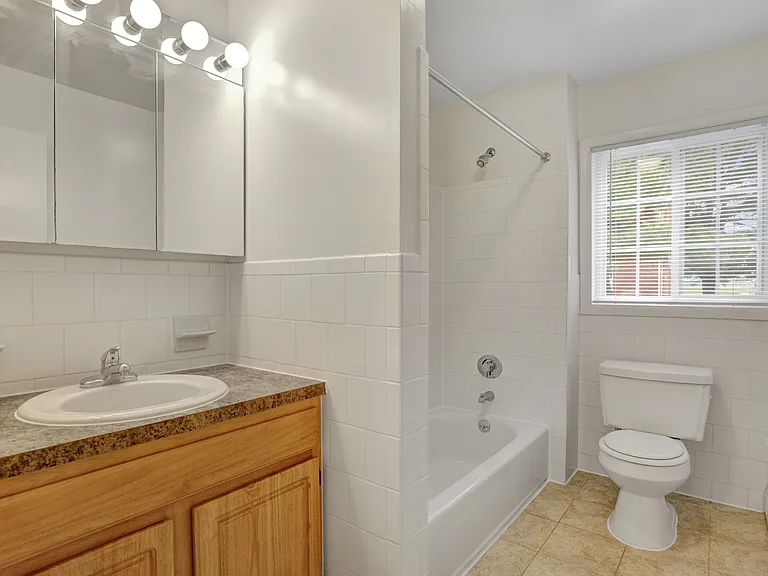 Eastgate Apartments — Photo 9