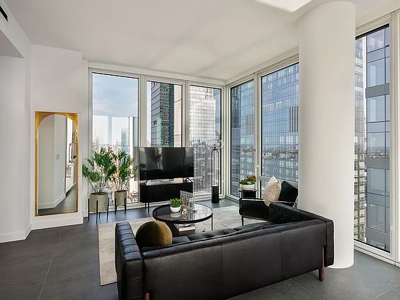 2nd image of 606 W 30th St #45H