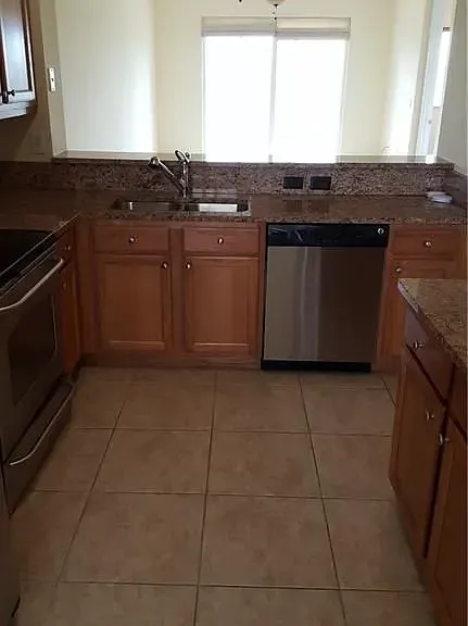 3600 Oaks Clubhouse Dr #505 — Photo 4