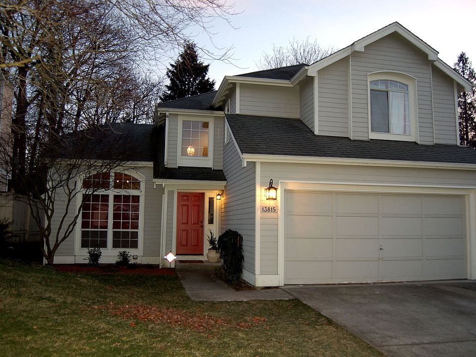 Beautifully Updated, 3br/2.5ba, Greenbelt!