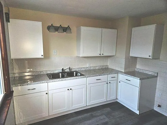 536 Winspear Ave #2 — Photo 7