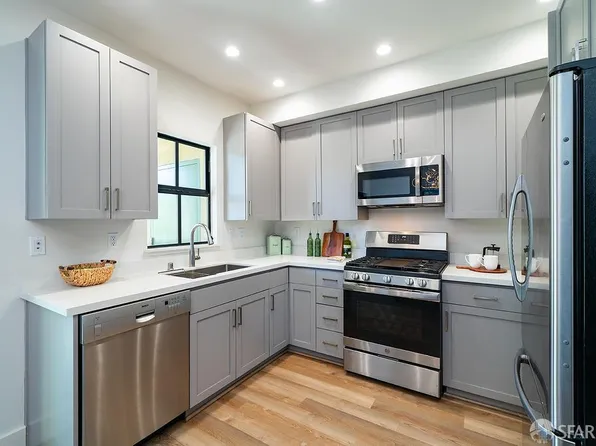 4811 Telegraph Ave APT 206, Oakland, CA 94609