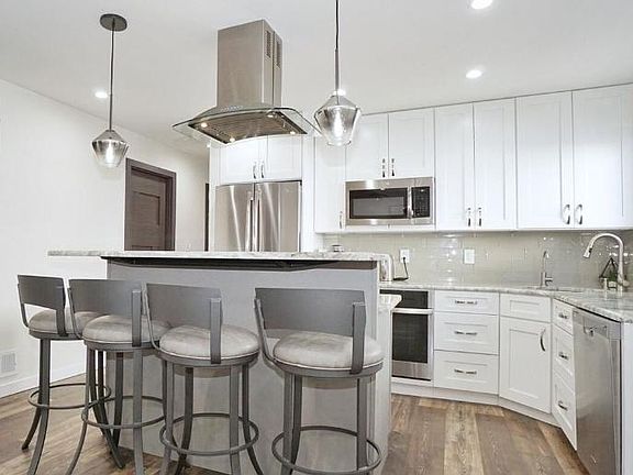 2nd image of 104 Brook Ave Floor 2