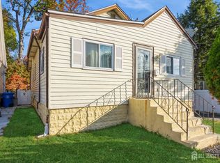 112 Warwick St, Iselin, NJ 08830