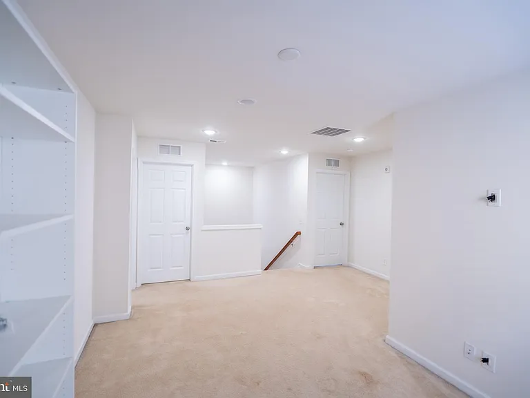 610 Kent Ct — Photo 29
