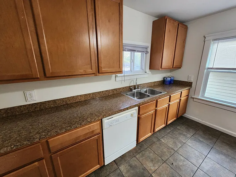 106 W Grace St — Photo 16