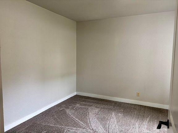 5th image of 608 N Walnut St