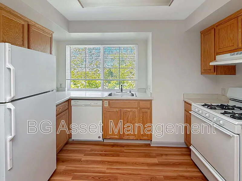 2 bed, 1.5 bath, 1916 sqft, $2,298 — Photo 4