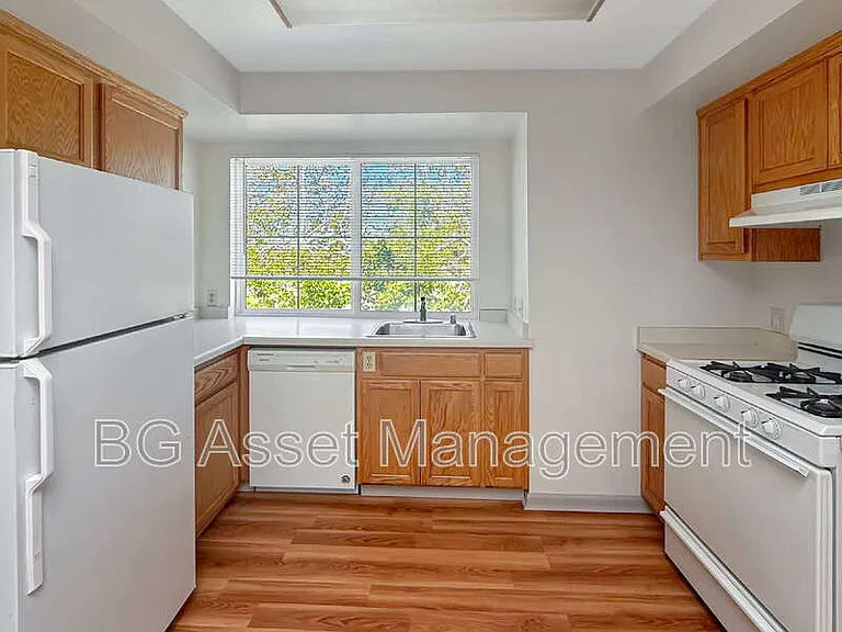 701 San Pablo Ave #10 — Photo 4