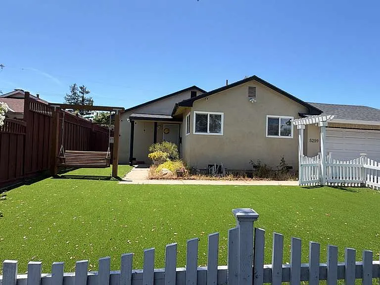 5259 Meridian Ave — Photo 16