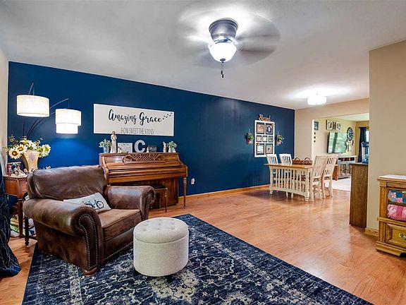 4th image of 3325 Trevelyan Ave