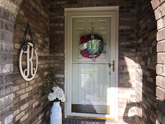 4th image of 1308 N Hickory Ln