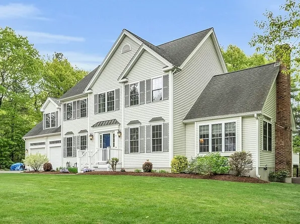 4 Winterberry Ln, Ayer, MA 01432