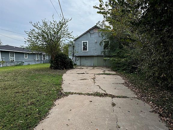 2nd image of 3612 Crane St