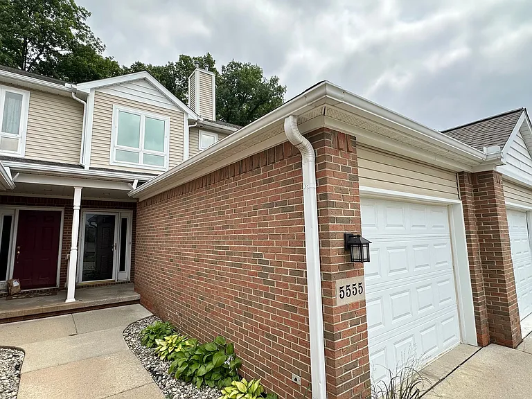 5555 Woodruff Shore Dr — Photo 2