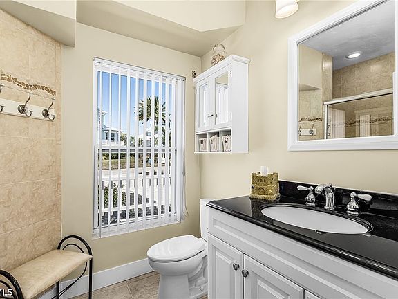 5th image of 2096 Macadamia St