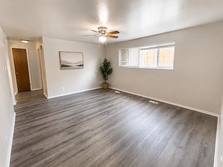 2564 S 800 E — Photo 4