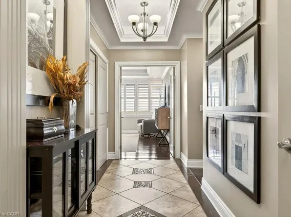 30 Harrisford St #1107, Hamilton, ON L8K 6M9