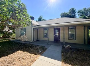 228 N 5th St #A, Douglas, WY 82633